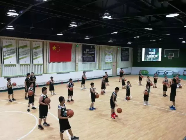 如何通过快攻训练提高球员的速度和灵活性?_2